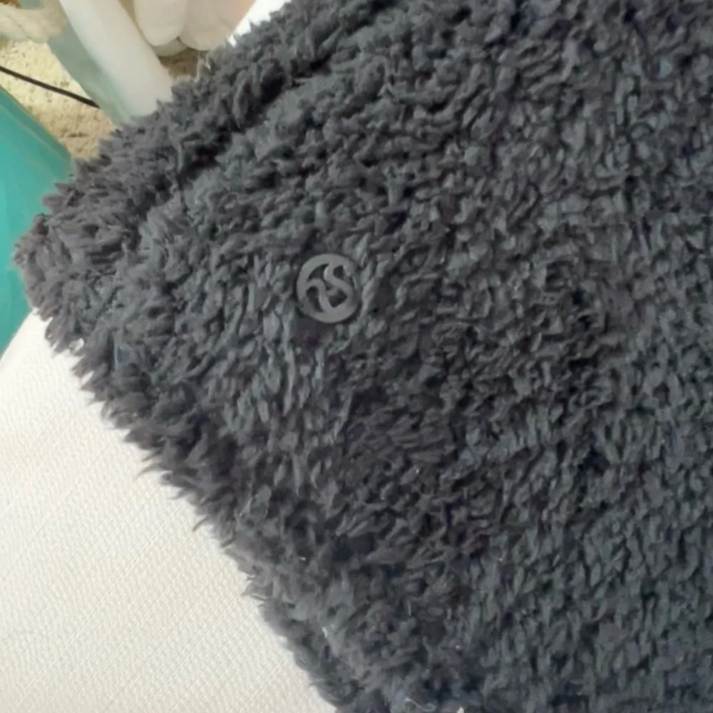 Lululemon‎ skinny snap scarf